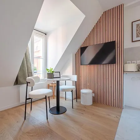 Beautiful Flat In 17th Apartmán