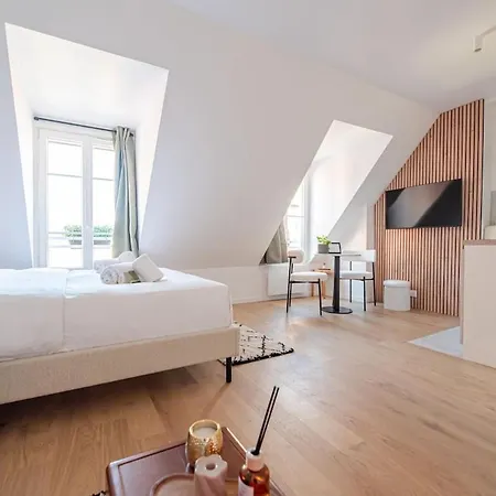 Beautiful Flat In 17th شقة *
