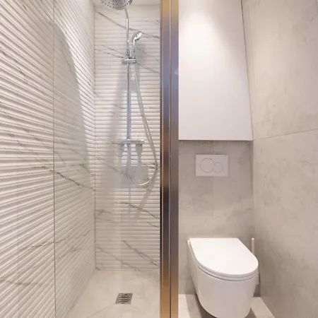 Beautiful Flat In 17th Apartmán *